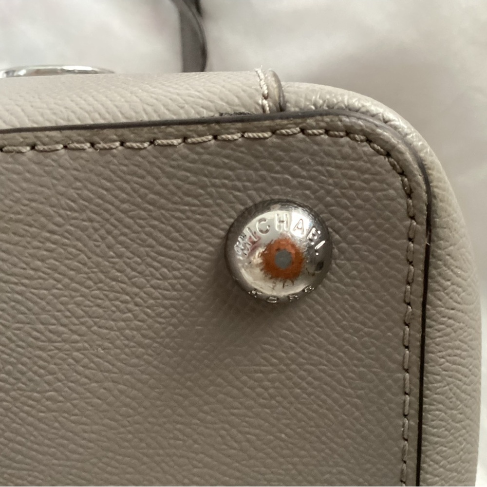 Michael Kors ‘Charlotte’ Saffiano Leather Tote - Picture 8 of 15